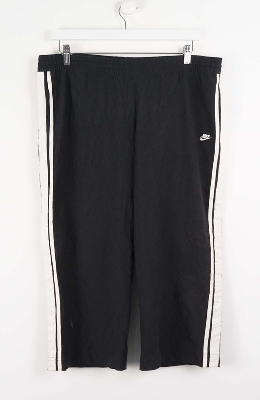 VINTAGE NIKE 3/4 TRACK PANT SHORTS (XL)