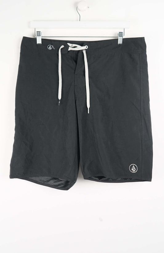 VINTAGE VOLCOM BOARD SHORTS W38